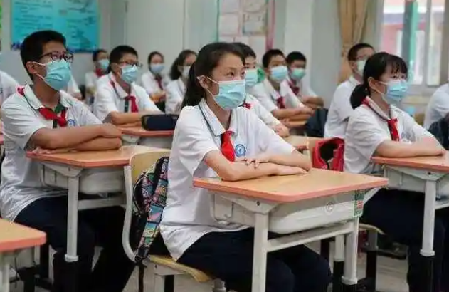 设定鸿沟强化规范能够让孩子在很小的时分就学会管理时刻和心